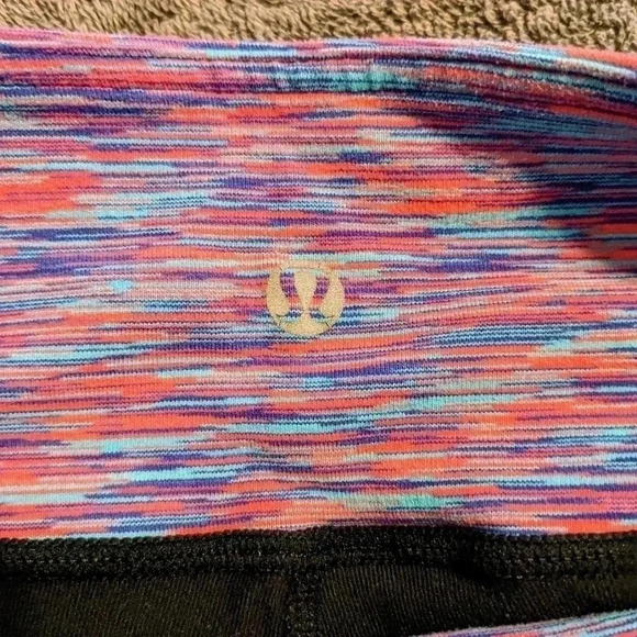 LULULEMON GROOVE CROP BLACK + PINK PURPLE SIZE 6 GYM YOGA PANTS REVERSIBLE - Picture 4 of 7